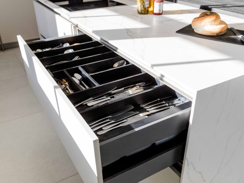 Kitchen cutlery drawer