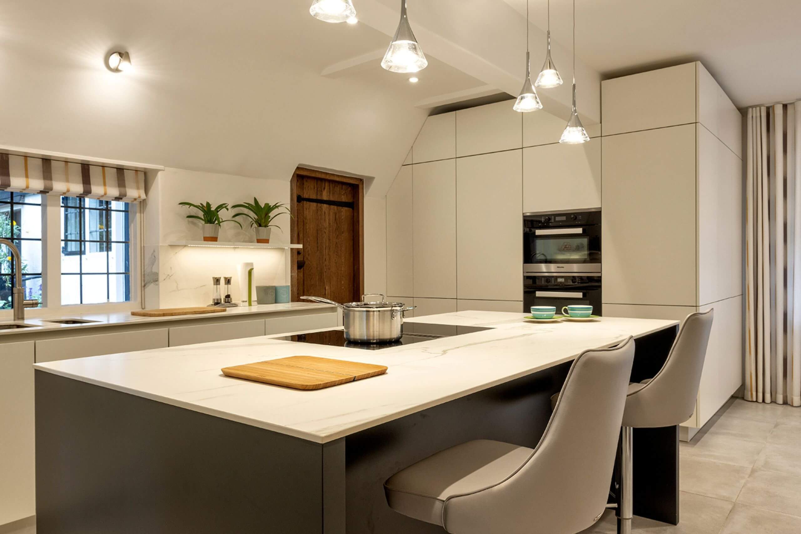 Modern white and black kitchen